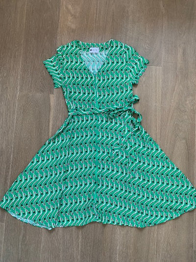 שמלה ירוקה עם הדפס מיוחד, רוכסן קדמי